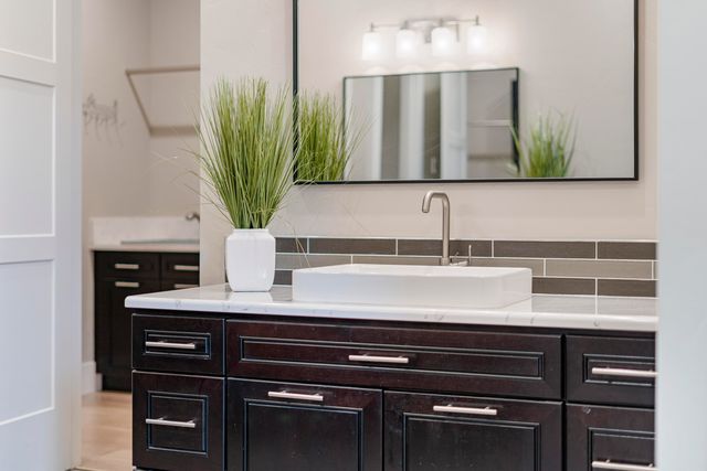 1203 Highland View Loop, Redmond, OR 97756