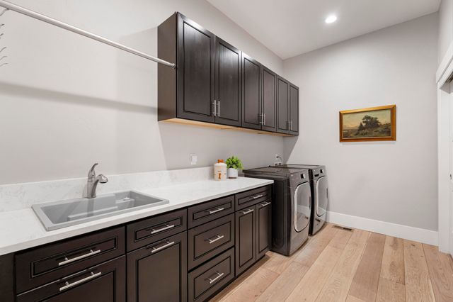 1203 Highland View Loop, Redmond, OR 97756