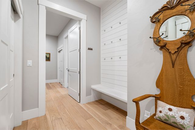 1203 Highland View Loop, Redmond, OR 97756