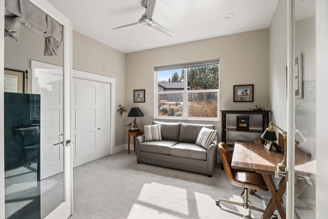 1203 Highland View Loop, Redmond, OR 97756