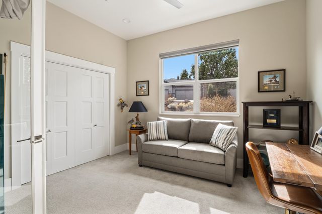 1203 Highland View Loop, Redmond, OR 97756