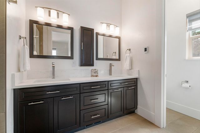 1203 Highland View Loop, Redmond, OR 97756