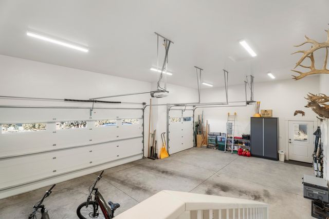 1203 Highland View Loop, Redmond, OR 97756