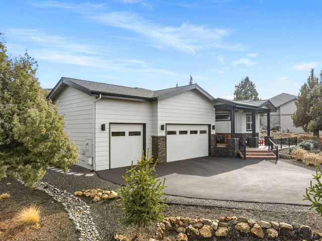 1203 Highland View Loop, Redmond, OR 97756