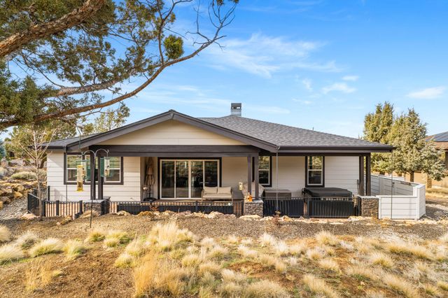 1203 Highland View Loop, Redmond, OR 97756