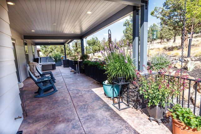 1203 Highland View Loop, Redmond, OR 97756