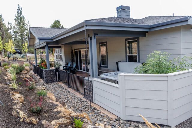 1203 Highland View Loop, Redmond, OR 97756