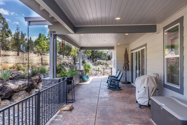 1203 Highland View Loop, Redmond, OR 97756