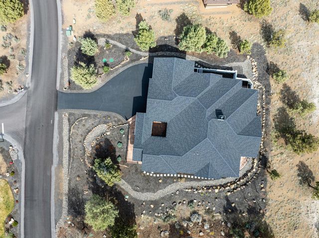 1203 Highland View Loop, Redmond, OR 97756