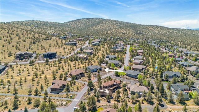 1203 Highland View Loop, Redmond, OR 97756