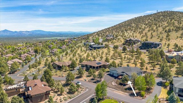 1203 Highland View Loop, Redmond, OR 97756