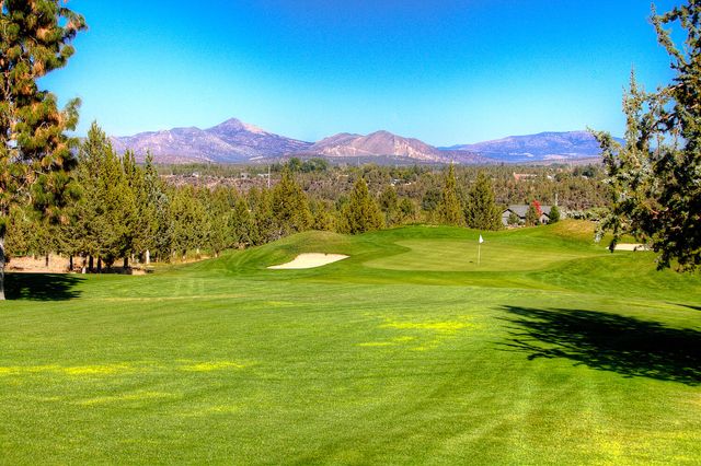 1203 Highland View Loop, Redmond, OR 97756