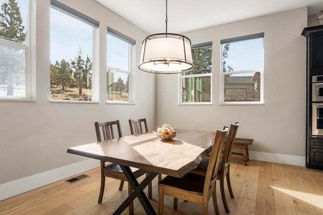 1203 Highland View Loop, Redmond, OR 97756