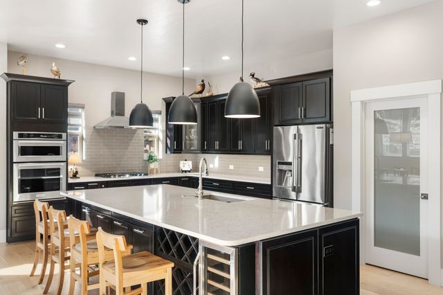 1203 Highland View Loop, Redmond, OR 97756