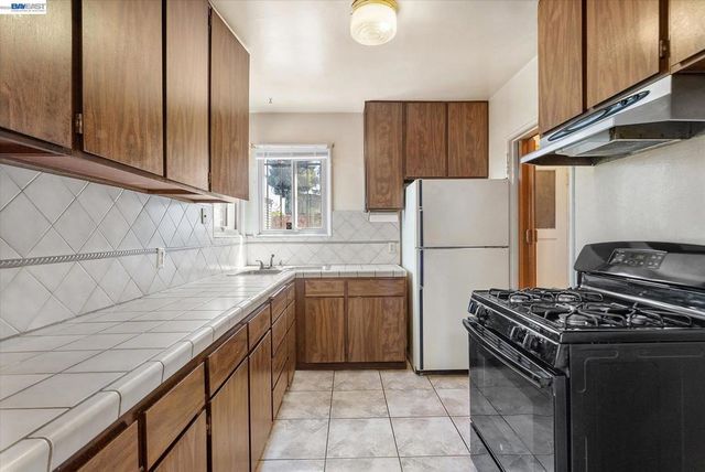 2518 98Th Ave, Oakland, CA 94605