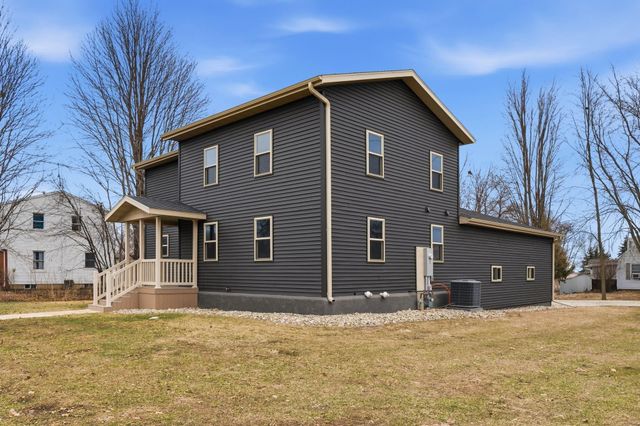 103 E Logan Street, New Hampton, IA 50659
