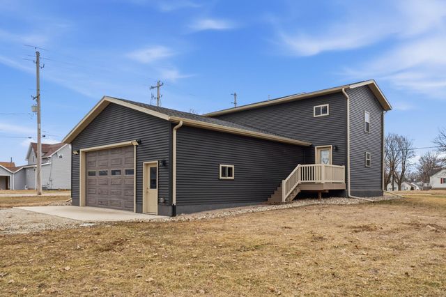 103 E Logan Street, New Hampton, IA 50659