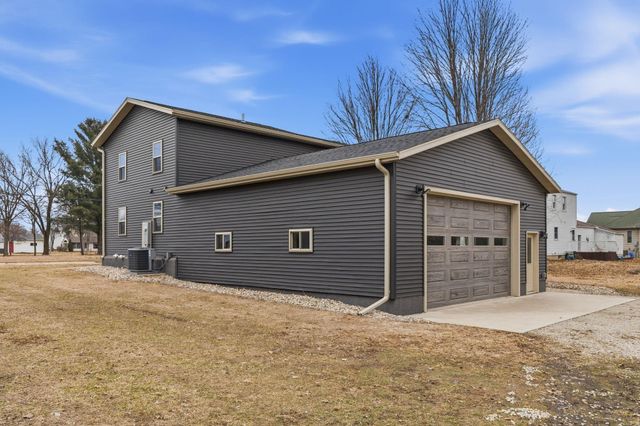 103 E Logan Street, New Hampton, IA 50659