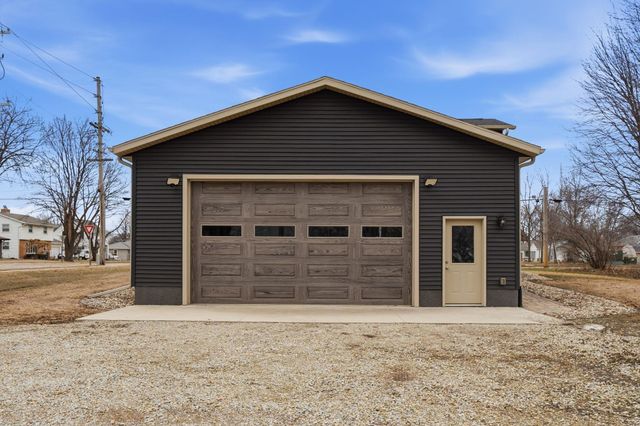 103 E Logan Street, New Hampton, IA 50659