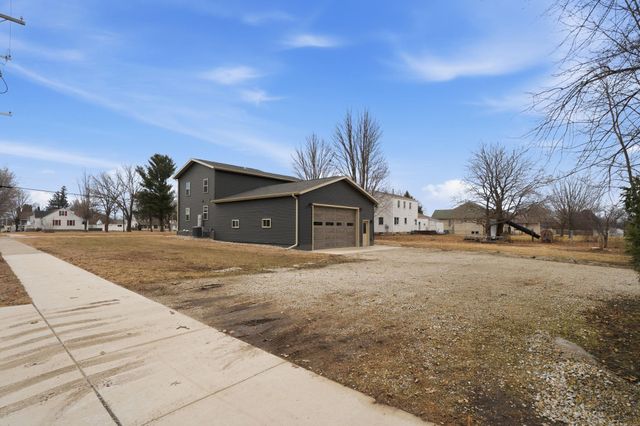 103 E Logan Street, New Hampton, IA 50659