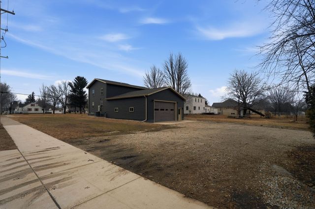 103 E Logan Street, New Hampton, IA 50659