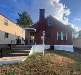 8920 Burton Avenue, Overland, MO 63114