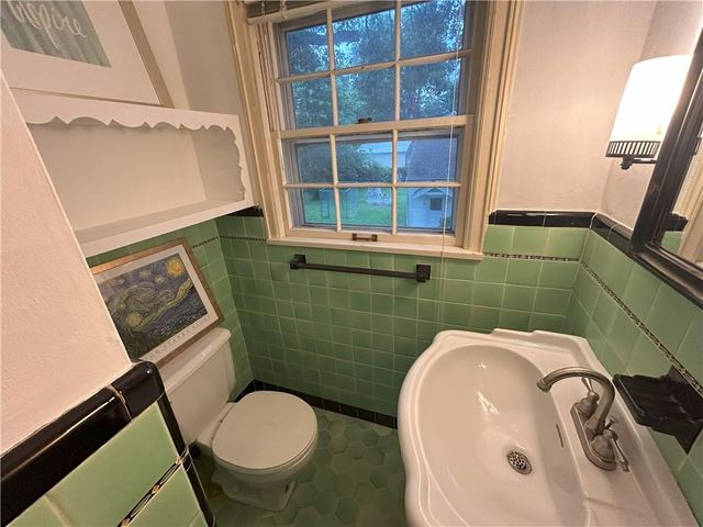 725 S Main Street, Nevada, MO 64772