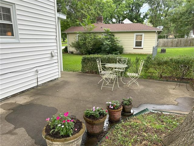 725 S Main Street, Nevada, MO 64772