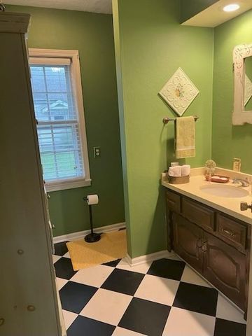 725 S Main Street, Nevada, MO 64772