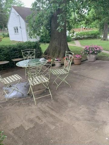 725 S Main Street, Nevada, MO 64772