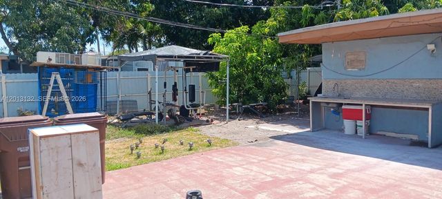 940 E 9th Pl, Hialeah, FL 33010