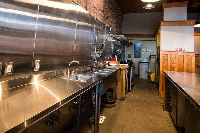 131 W Kalamazoo Avenue, Kalamazoo, MI 49007
