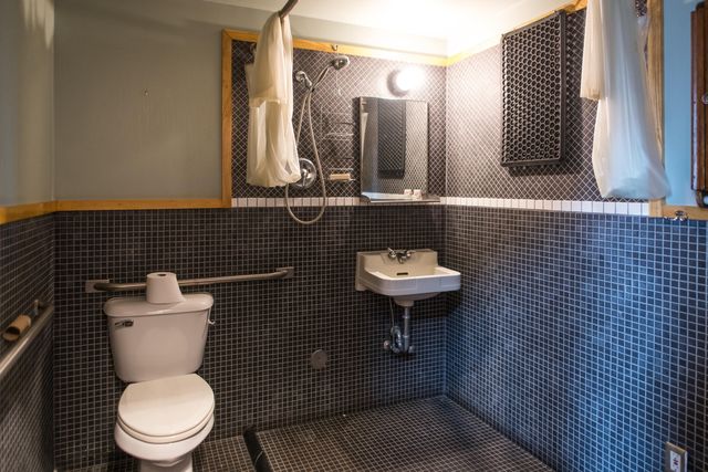 131 W Kalamazoo Avenue, Kalamazoo, MI 49007