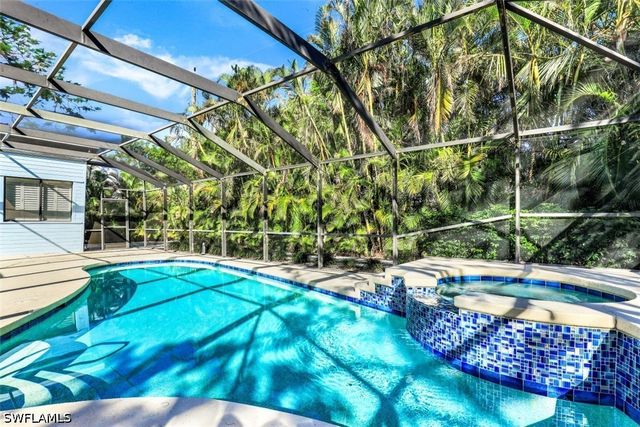 739 7th AVE N, Naples, FL 34102