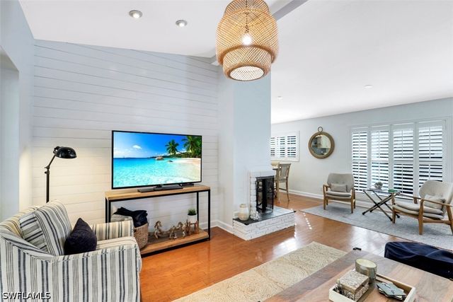 739 7th AVE N, Naples, FL 34102