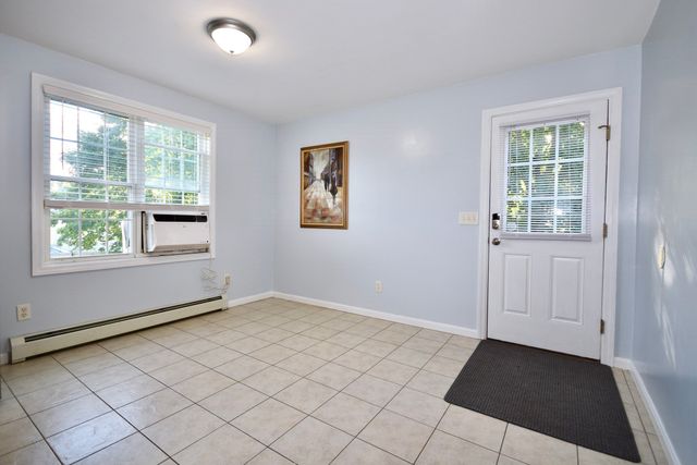 581 Plymouth St 581, Middleboro, MA 02346