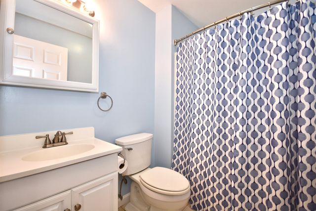 581 Plymouth St 581, Middleboro, MA 02346