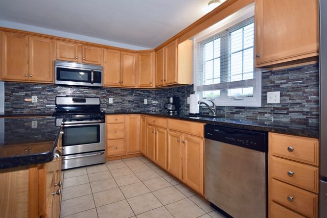 581 Plymouth St 581, Middleboro, MA 02346