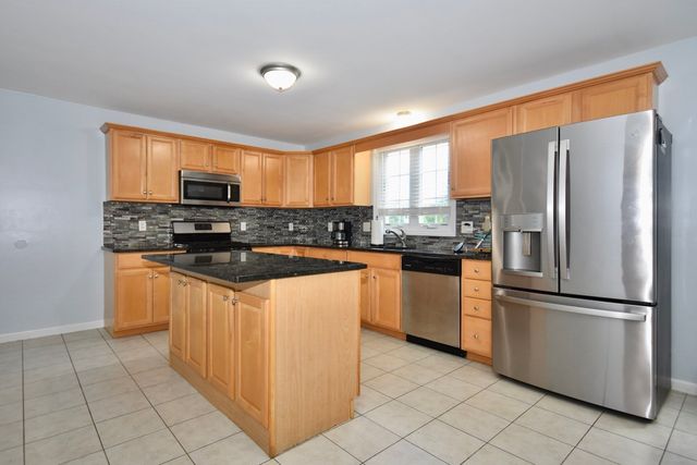 581 Plymouth St 581, Middleboro, MA 02346