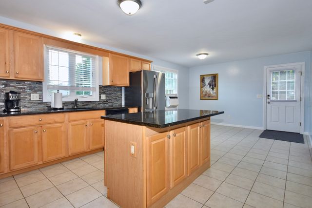 581 Plymouth St 581, Middleboro, MA 02346