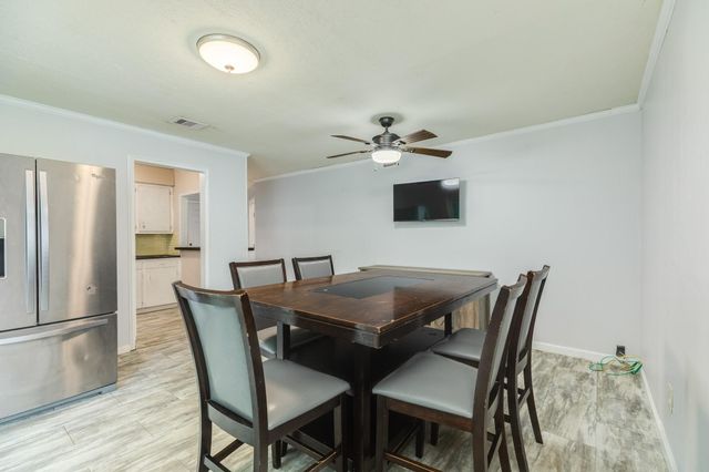 107 Gardenia Street, Lake Jackson, TX 77566