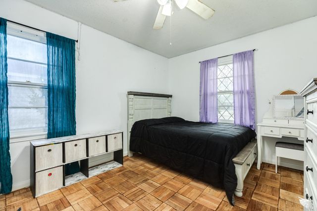 107 Gardenia Street, Lake Jackson, TX 77566