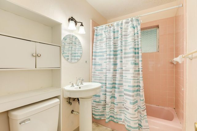 107 Gardenia Street, Lake Jackson, TX 77566