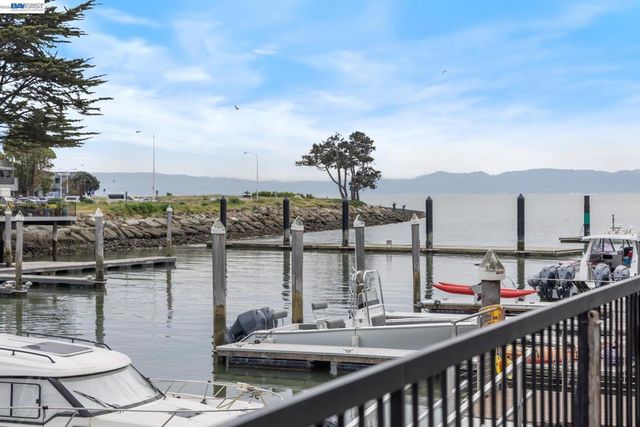 312 Tideway Dr, Alameda, CA 94501