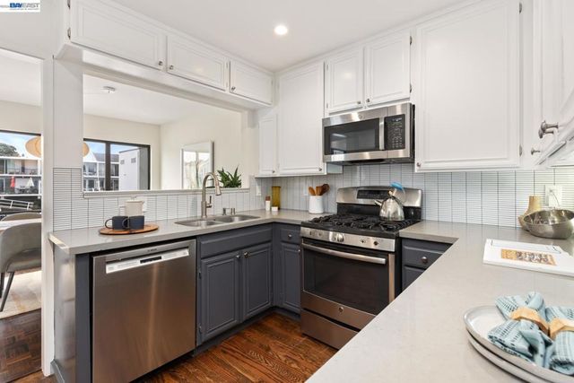 312 Tideway Dr, Alameda, CA 94501