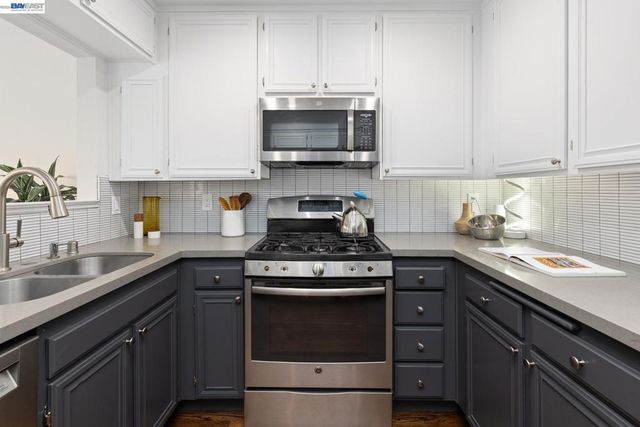 312 Tideway Dr, Alameda, CA 94501