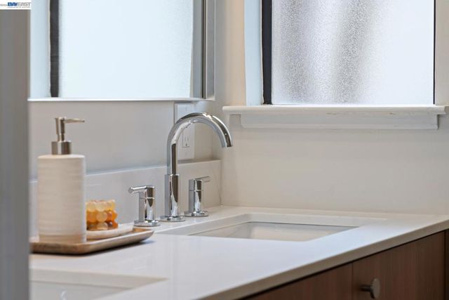 312 Tideway Dr, Alameda, CA 94501