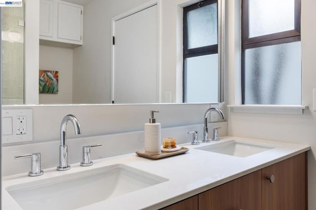 312 Tideway Dr, Alameda, CA 94501