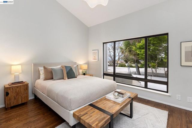 312 Tideway Dr, Alameda, CA 94501