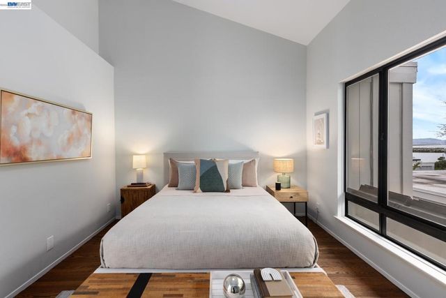 312 Tideway Dr, Alameda, CA 94501